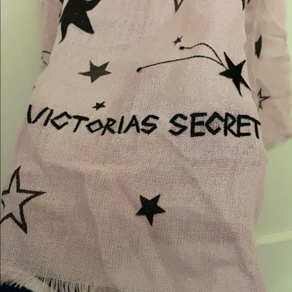 NWT Victoria’s Secret pink scarf 🧣 - Picture 4 of 11